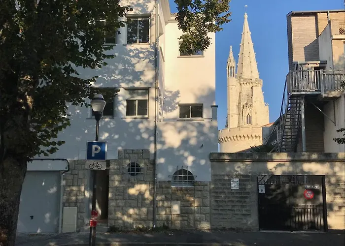 Vue Superbe Sur Tour De La Lanterne T2 Avec Terrasse Remparts 2